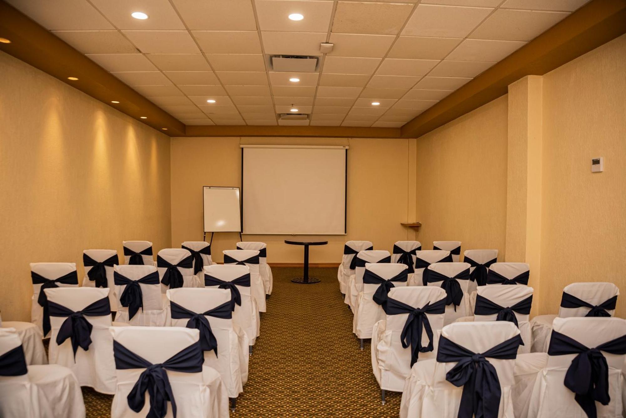 Holiday Inn La Piedad By Ihg Dış mekan fotoğraf